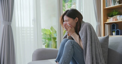 冷氣病 | 出入冷氣環境鼻塞喉嚨乾似感冒 自測冷氣病7類人易中招恐中風 附保命貼士室內放一杯水