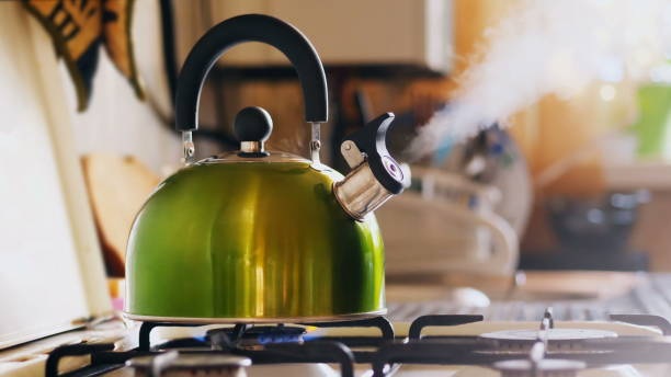 Regularly drinking beverages like tea and coffee at very hot temperatures increases the risk of cancer of the food pipe or gullet, known as oesophageal cancer, UK research suggests. Researchers say the findings, from a study of nearly a million people, make this the largest to date to establish the link. In the study, people who had their drinks "very hot" had around a three times higher risk of the cancer than "warm" tea or coffee drinkers - although experts stress the overall chances of developing this cancer are low.